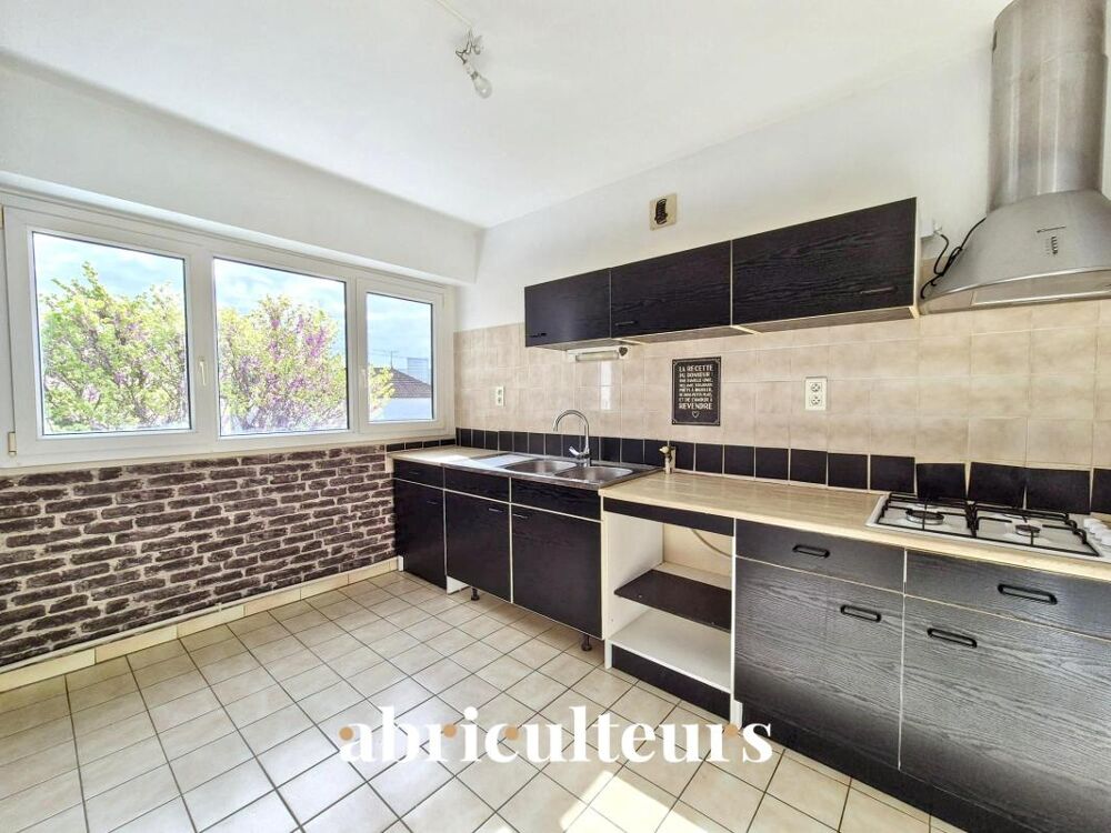 Appartement 5 pièces de 84 m² avec cave et place de parking  Cognac