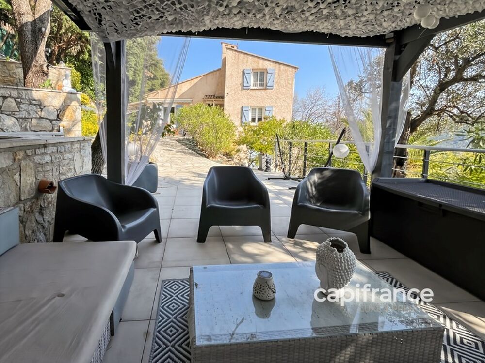 Villa de charme avec vue panoramique et piscine - 7 pièces - BAGNOLS EN FORET (83)