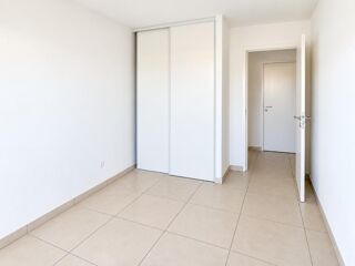  Appartement à louer 4 pièces 83 m²