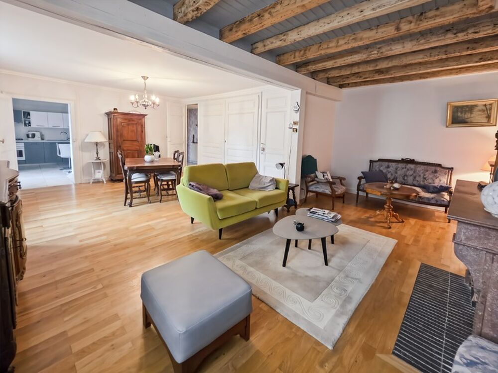 Maison de ville 117 m²  3 chambres  Garage  Petite cour  Centre Lons-le-Saunier