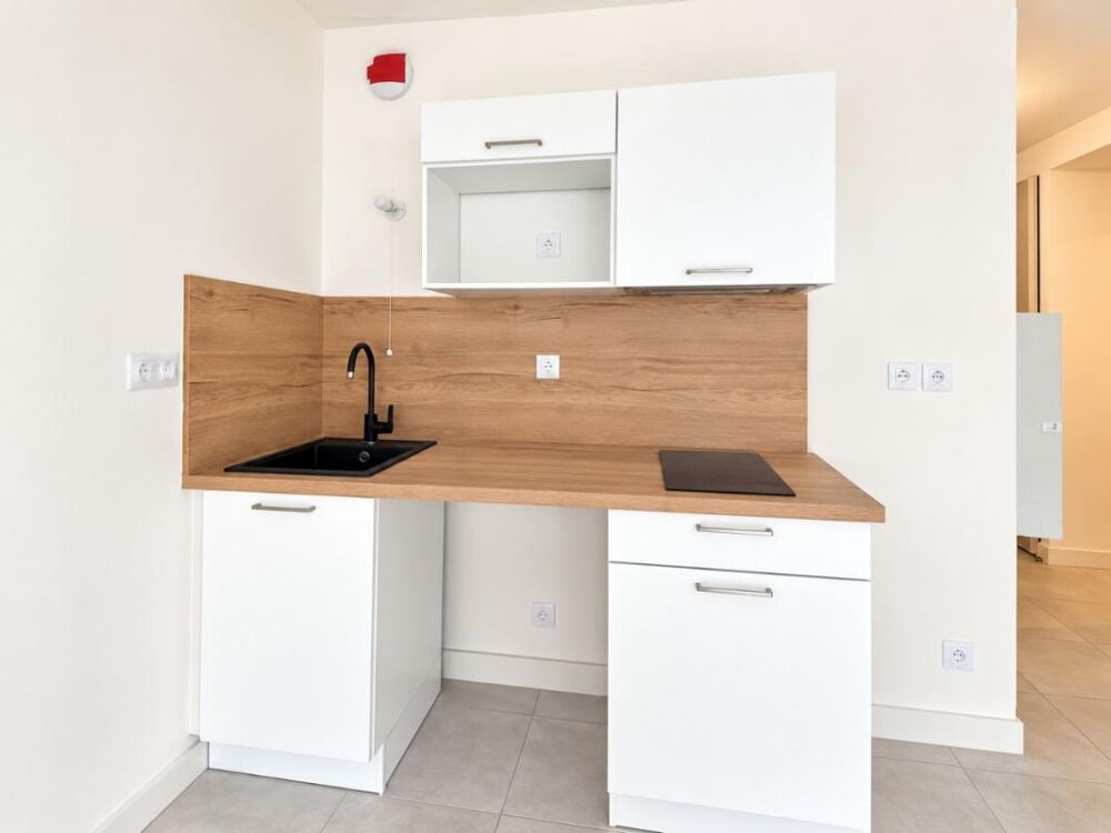Studio avec parking et balcon au Pontet
