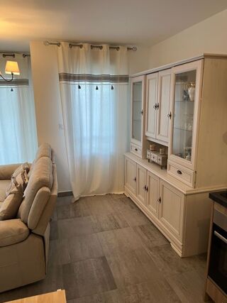  Appartement à louer 2 pièces 45 m²