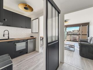 Location Appartement 2 pièces meublé au 8e étage avec vue dégagée - Jourdain Paris 20