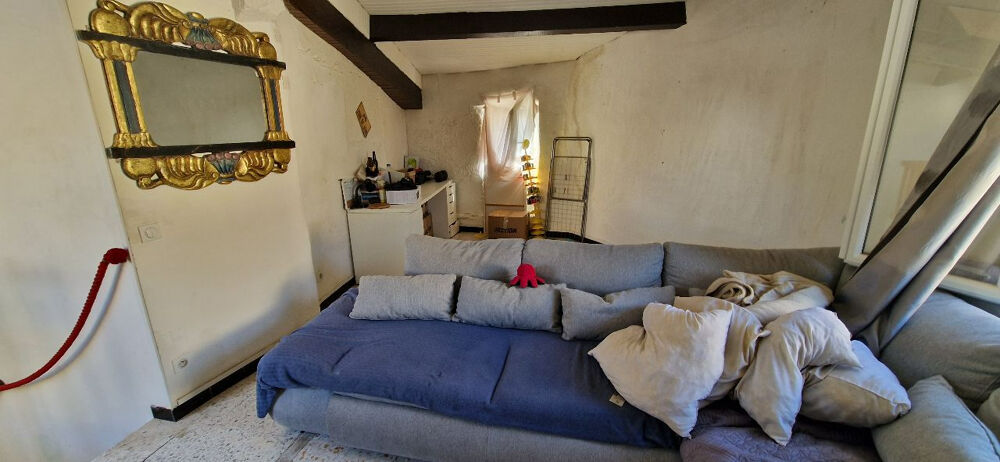 Maison de village avec une terrasse