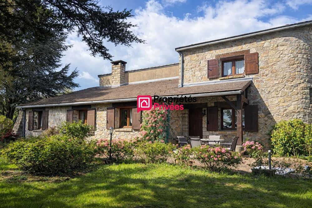 Vente Maison Maison T6 de caractère en pierre  proche  de Manzat 63410 de 164m² . Terrain 3040m² à vendre Manzat