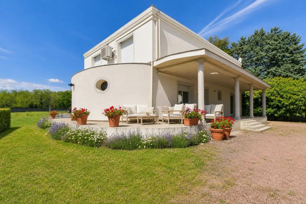 Maison spacieuse à Naintré avec jardin clos