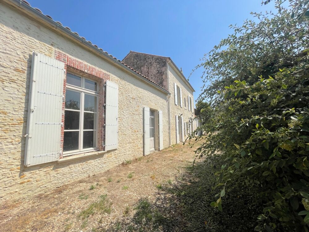 Ensemble immobilier mixte aux grands espaces : habitation & activité commerciale à Sainte-Radégonde-des-Noyers en VENDEE (85)