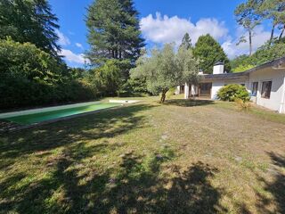  Villa  vendre 6 pices 225 m