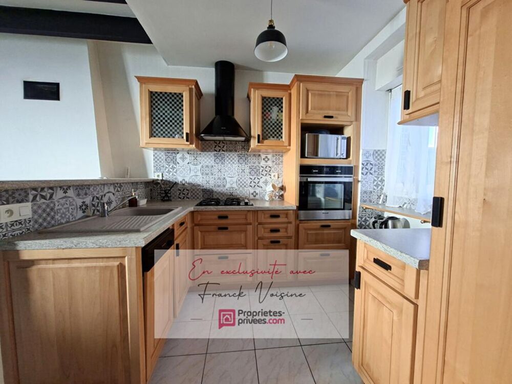 A VENDRE en EXCLUSIVITE à Vendrennes, centre bourg, maison de 100 m2 env avec 2 chambres et 1 bureau sur une parcelle de 497 m2