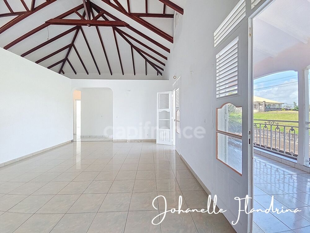 Vente Maison Maison avec vue dégagée, 3 chambres + mezzanine, possibilité de bas de villa - 3 000 m² de terrain Sainte anne