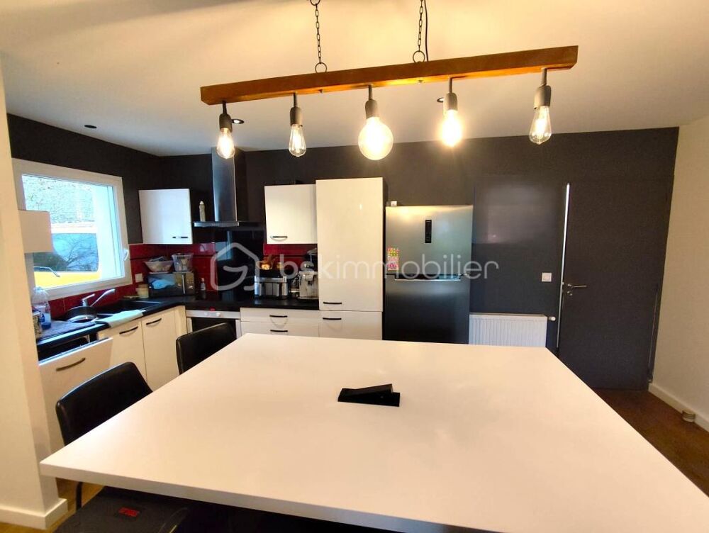 Belle Maison de 159 m2 avec véranda en centre bourg de Laignelet
