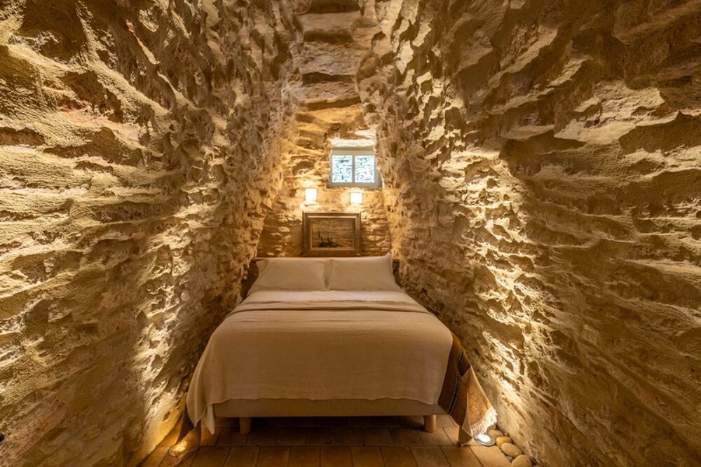 à vendre  Propriété/château Gordes (84220)