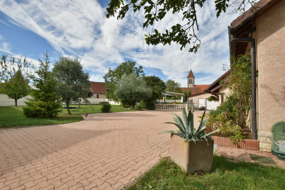 Ancienne propriété viticole au coeur du village de Flagey-Échézeaux, entre Gevrey-Chambertin et Nuits-Saint-Georges