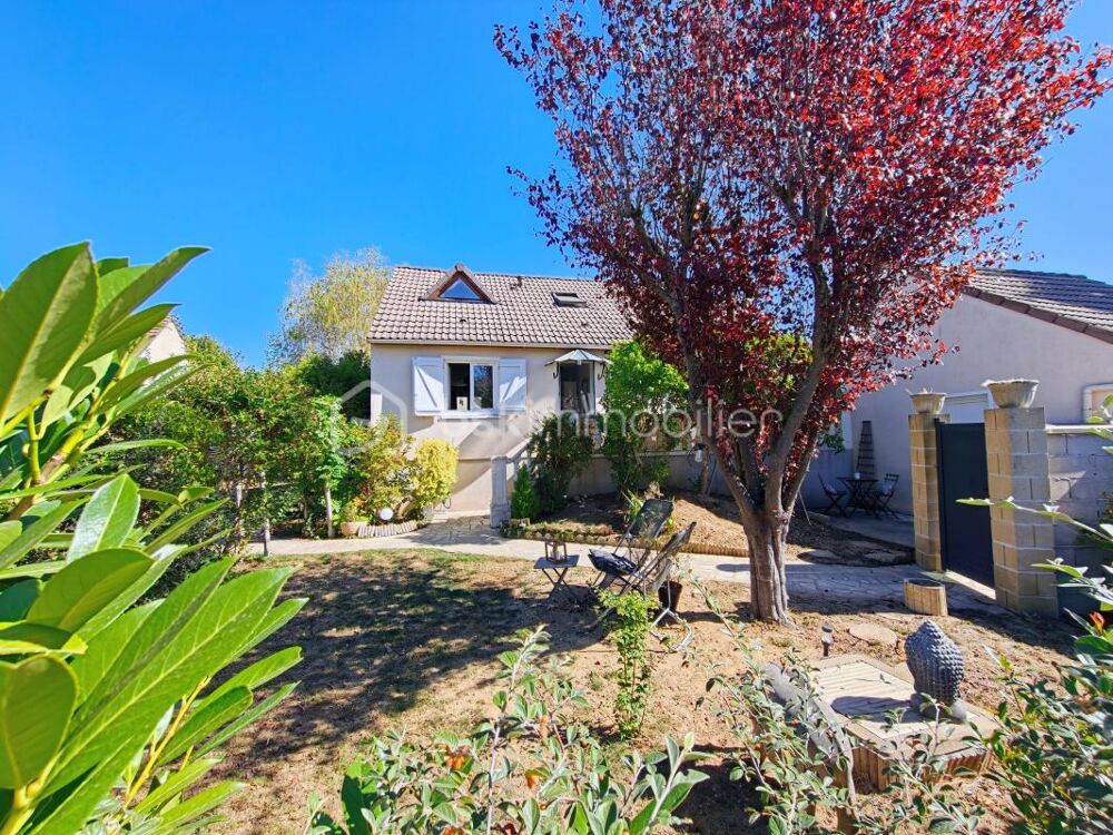 Découvrez la sérénité dans cette élégante maison de ville à Épône