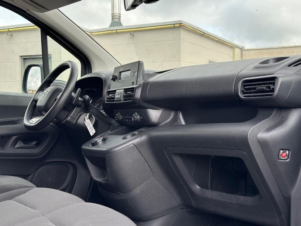 Proace FOURGON 1.5 MEDIUM 130 D-4D DYNAMIC AUTO PRIX TTC 2021 occasion 78240 Chambourcy