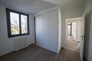  Appartement à louer 4 pièces 79 m²