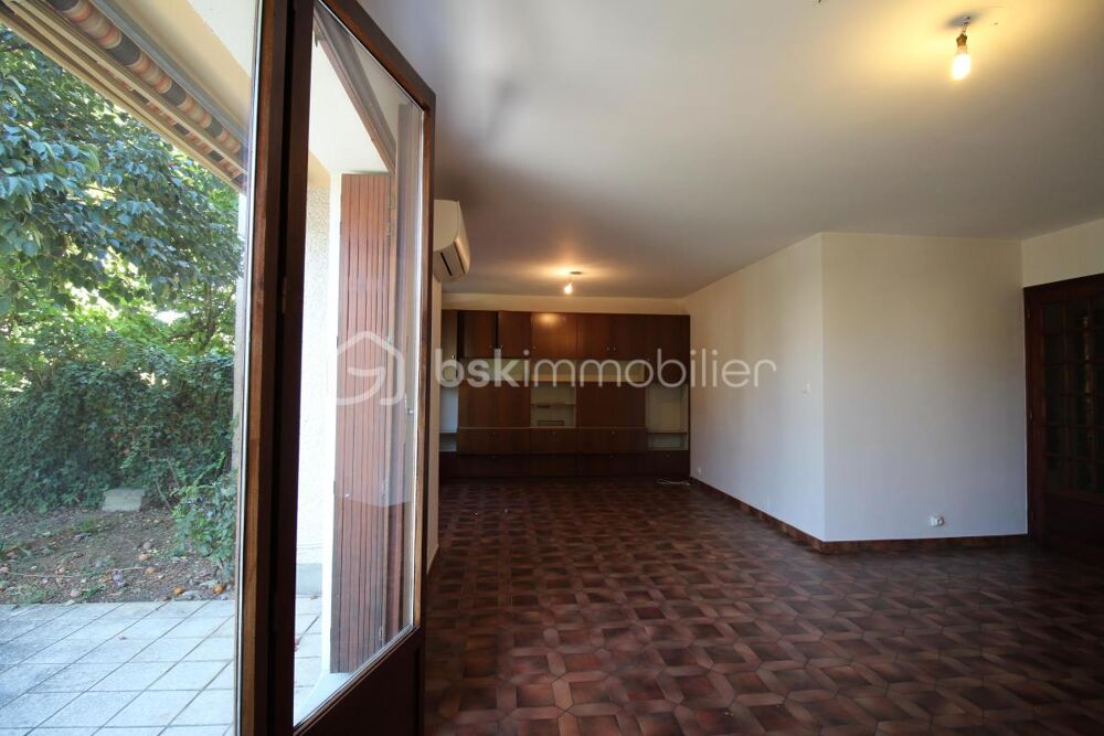 Maison familiale avec jardin privatif, terrasses et garage