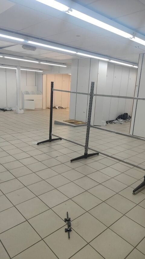   À LOUER – Local commercial 220 m² en plein cœur de BERGERAC (24) 