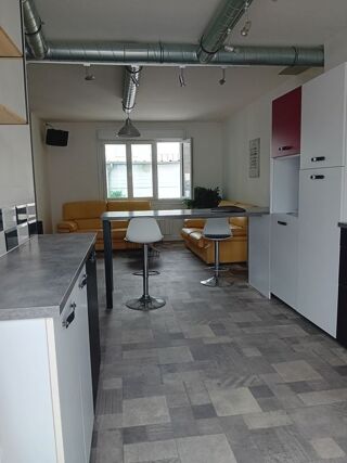  Maison à louer 8 pièces 150 m²
