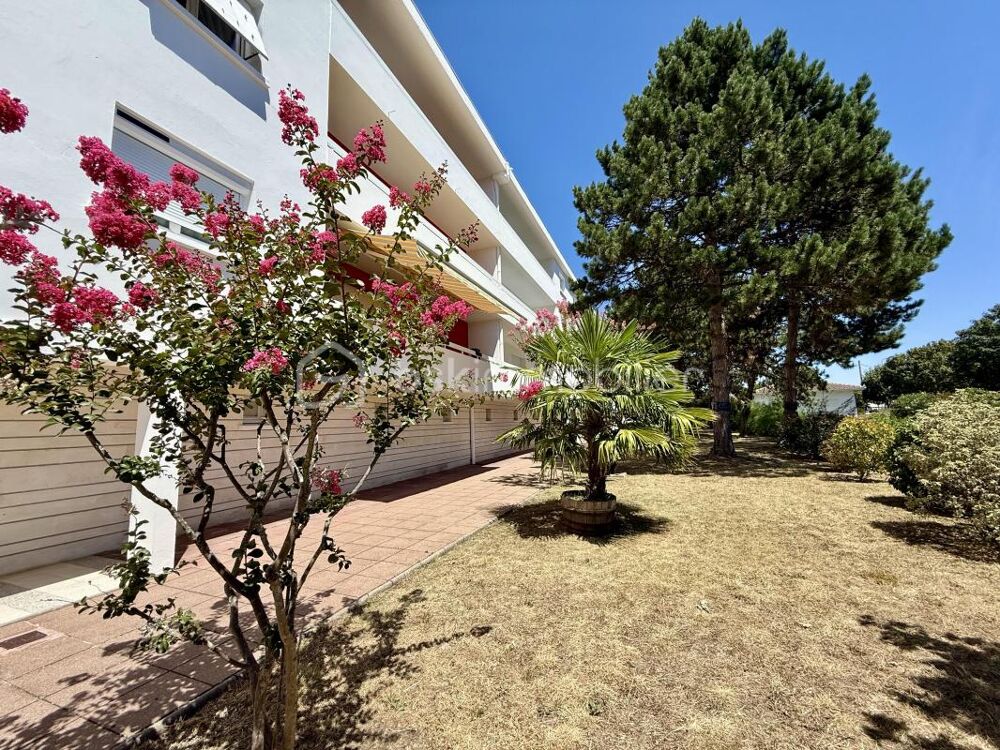 Appartement lumineux cinq pièces avec balcon, garage et cave - ROYAN à 10 minutes à pied de la plage de Pontaillac et du pigeonn