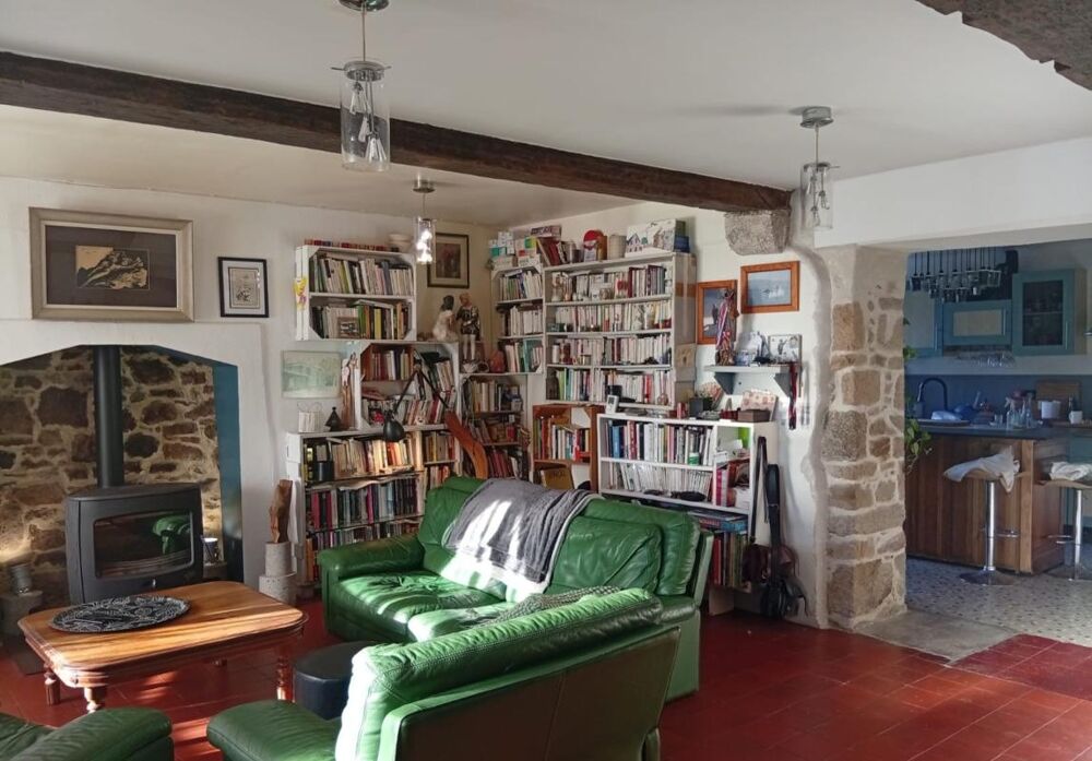 Aubigny-Les Clouzeaux, Maison en pierre dans le bourg 4 chambres avec jardin env. 800 m²