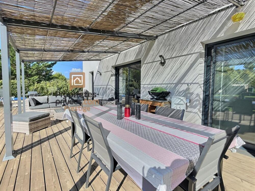 villa récente 6 p avec piscine proche A8 5 pièce(s) 140 m2