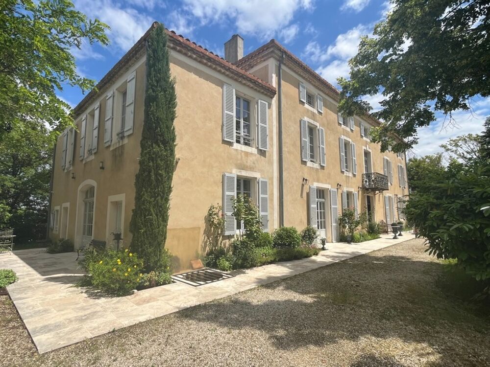Dpt (32) : ELEGANT CHATEAU XIX, sans travaux, bases médievales avec douves, piscine, sur 9100m2 jardin clos