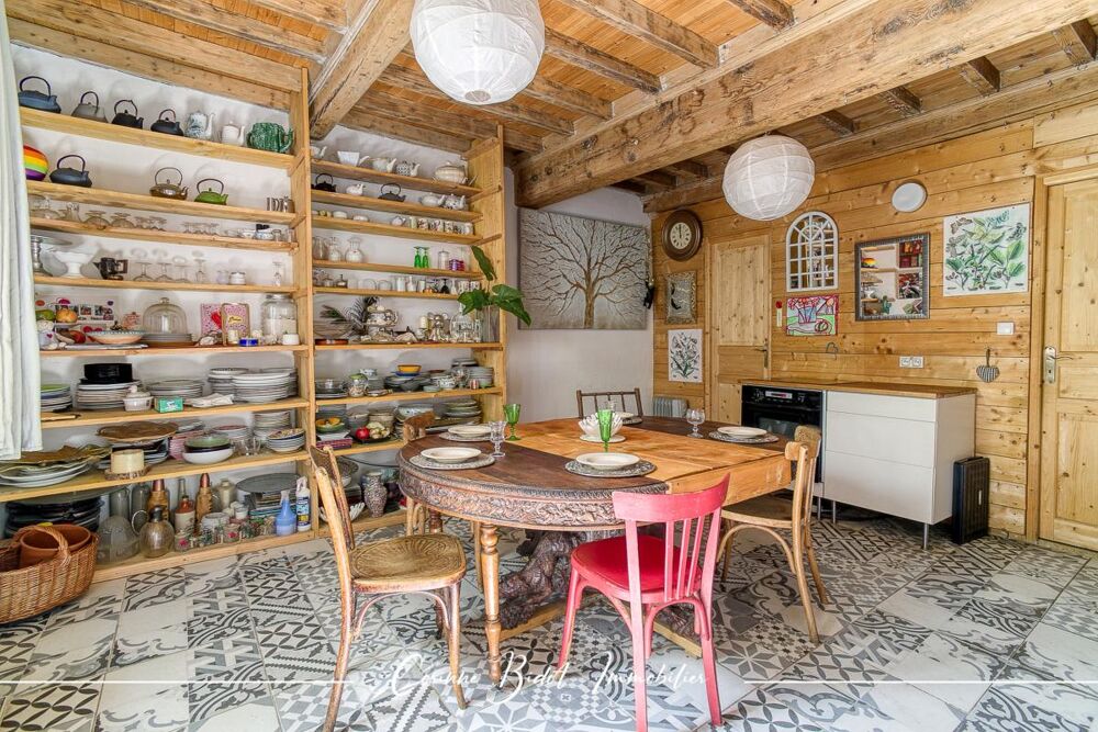 à vendre  Propriété/château Saint-Pierre-de-Chandieu (69780)