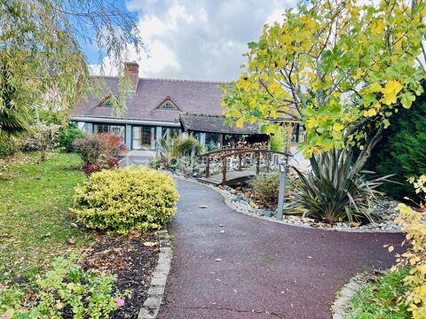   MAISON DE CHARME - VIVABLE DE PLAIN-PIED - 3 CHAMBRES AVEC DEPENDANCES et JARDIN Maison - 5 pi�ce(s) - 172 m�