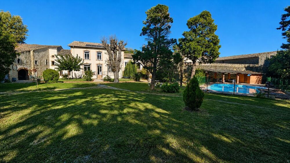 Maison de maître de 315 m2 avec grandes dépendances, piscine chauffée, grand parc de 3500 m2