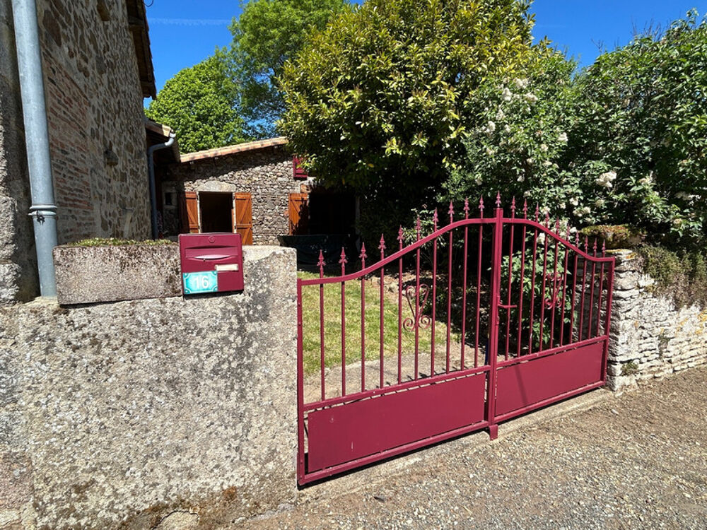 Vente Maison JOLIE MAISON DE VILLAGE AVEC EXTERIEURS, 2 ou 3 CHAMBRES, BEAUCOUP DE CHARME !! Chantecorps