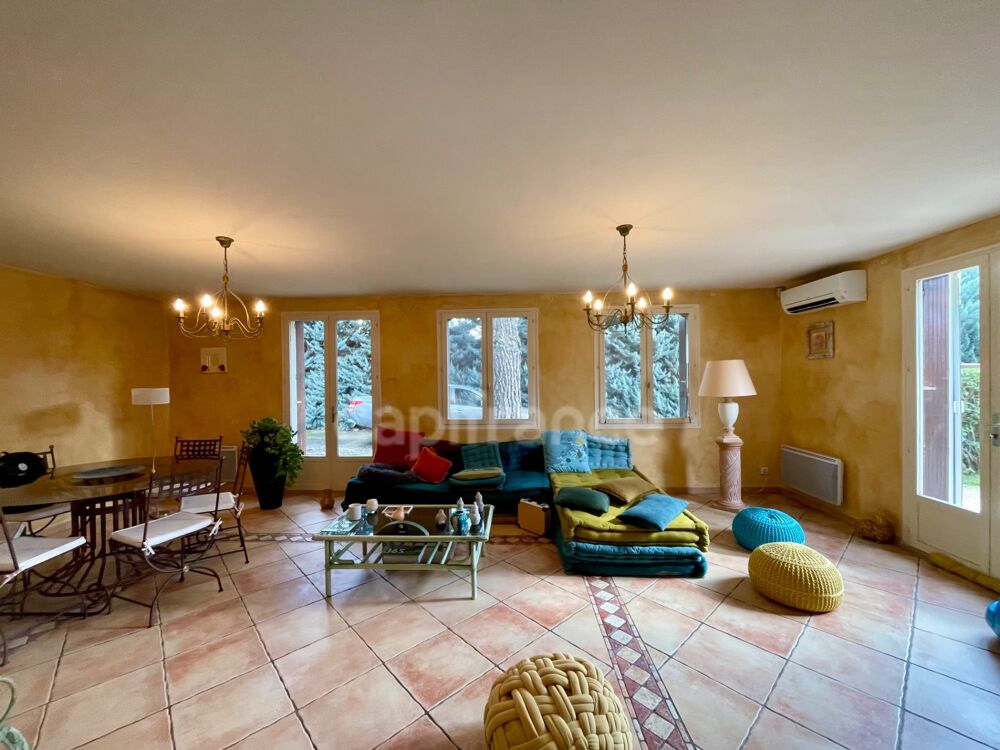 SAINT-SATURNIN-LÈS-APT  Propriété dexception au coeur du Luberon, piscine et tennis privé Terrain de 5800 m²