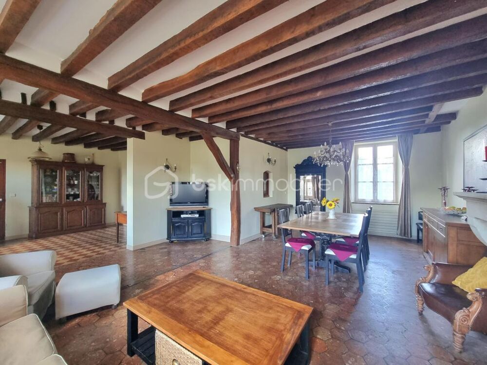 Propriété 14 pièces, 8 chambres, granges, cave et jardin
