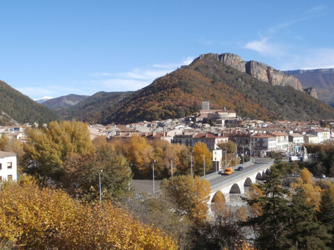 DIGNE LES BAINS (04) à vendre HOTEL/BUREAU en centre ville / 15 chambres 132000 04000 Digne les bains