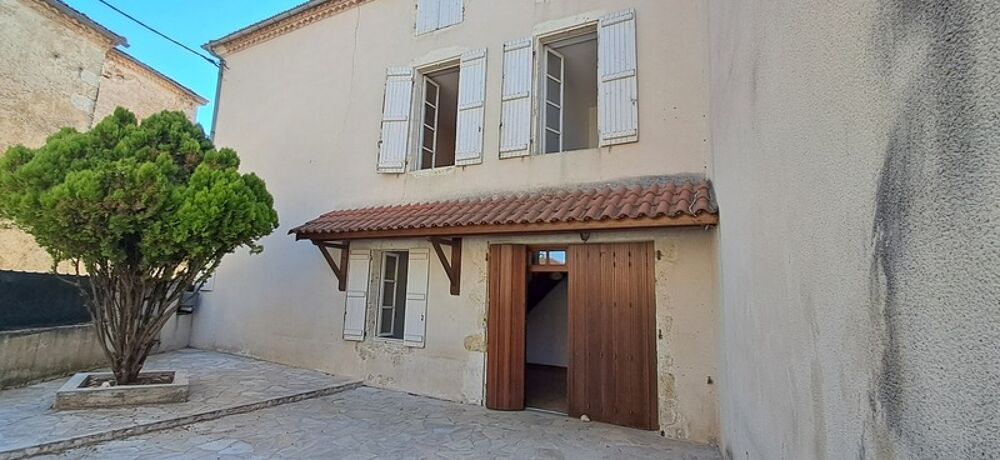 GONDRIN, MAISON EN PIERRE AVEC COUR COMPRENANT DEUX LOGEMENTS DE 5 ET 6 PIECES