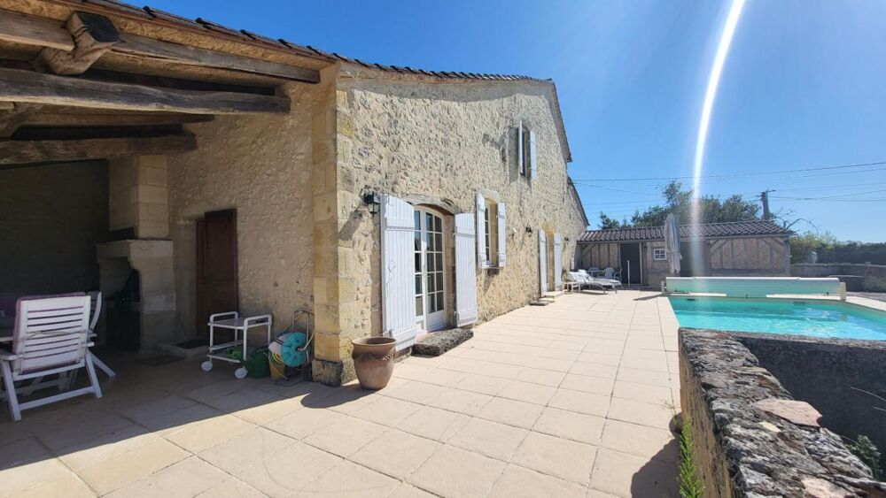 24610 Maison en pierres dans un hameau .8 pièces . parcelle de 584 m² plus terrain de 1939 m2