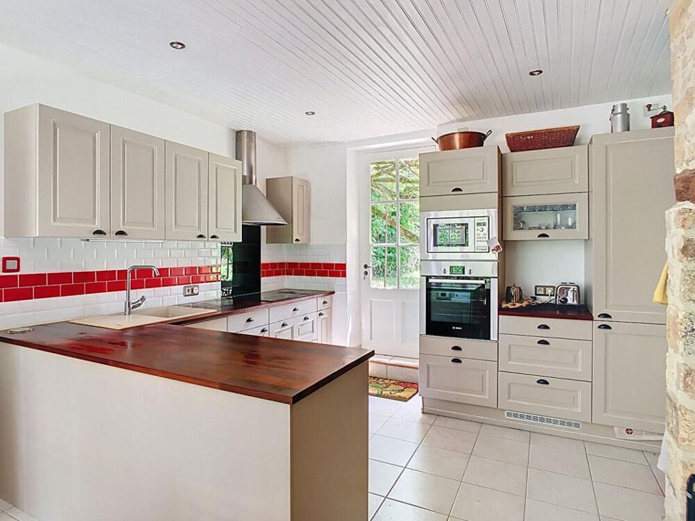 Maison lumineuse avec 4 chambres et piscine