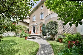  Maison  vendre 8 pices 205 m