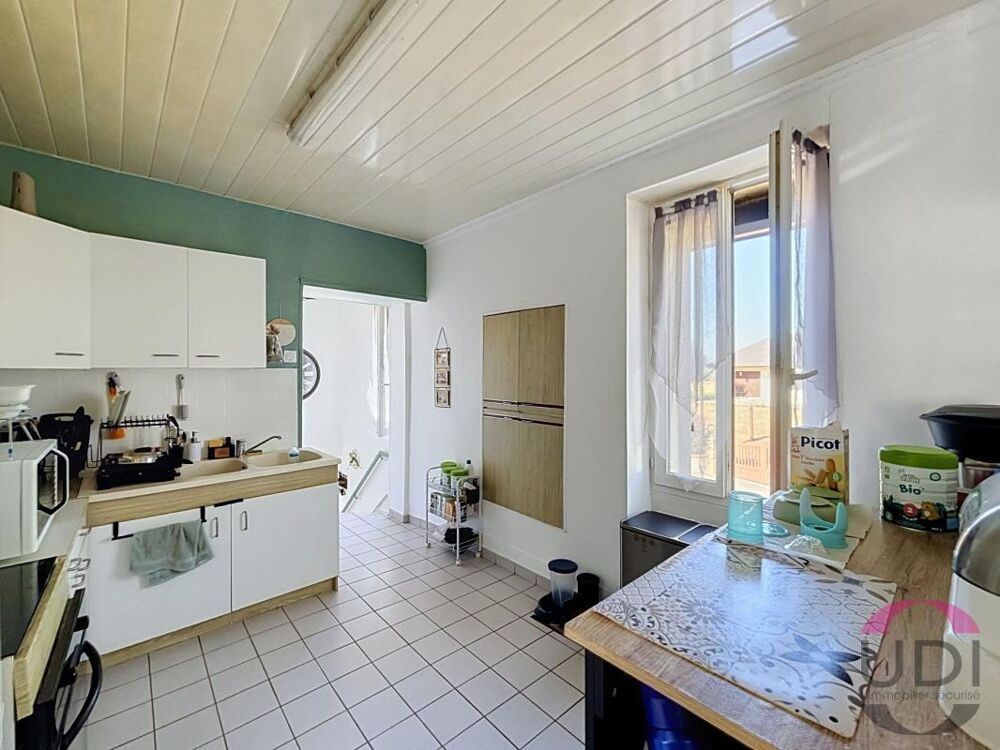Saint-Victor  Maison avec sous-sol complet, Deux chambres, Garage et Dépendances