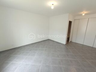  Appartement à louer 3 pièces 79 m²