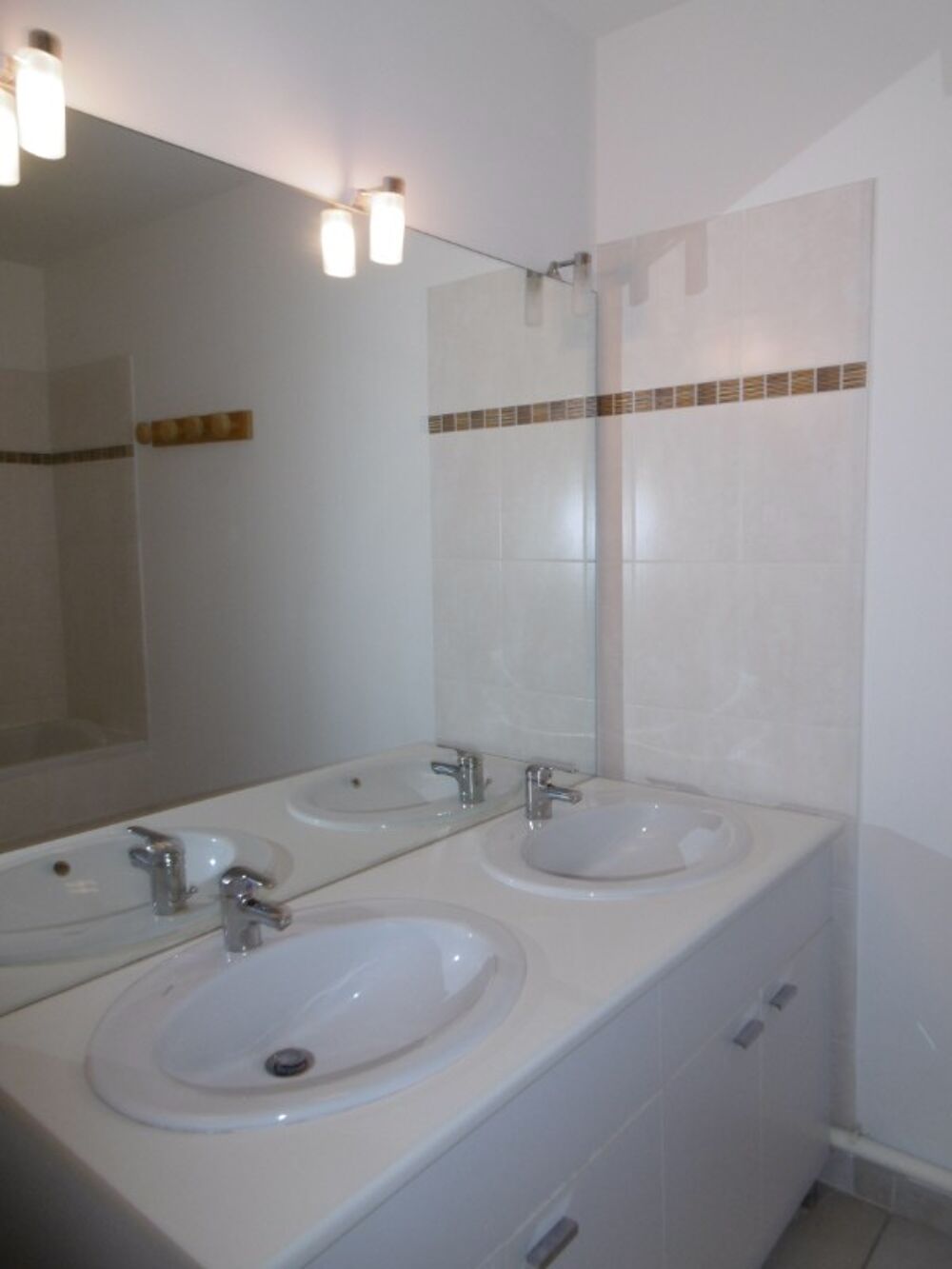 Location Appartement T3 avec terrasse et parking à MARSEILLE Marseille 14