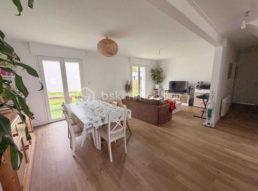 MERIADEC - A deux pas des commerces - Maison de 125 m2 rénovée sur près de 500 m2 de terrain - 4 chambres