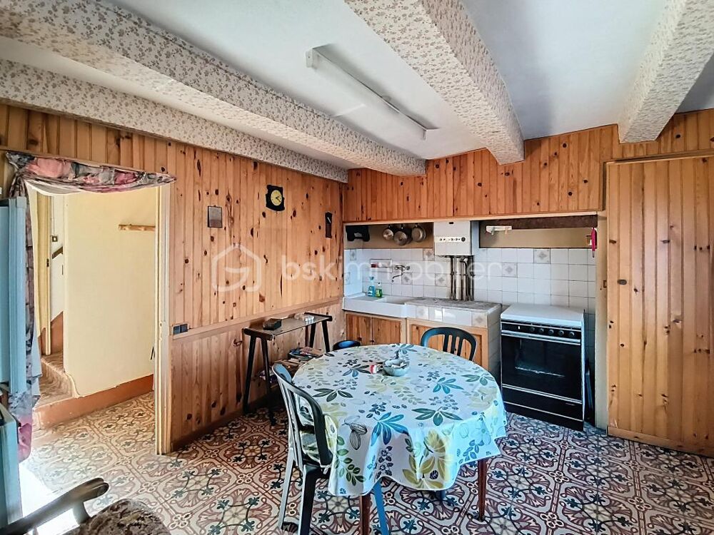 Maison de village avec caves  fort potentiel  Hérépian 34600