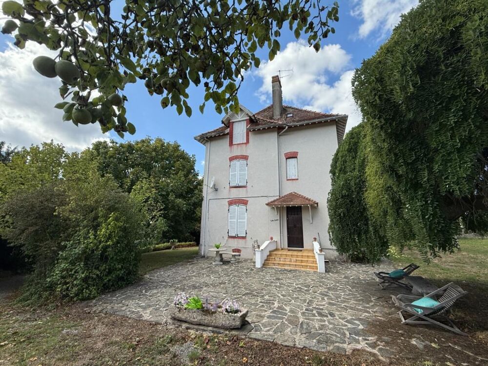 Manoir de 170m² avec son annexe de 50m² et ses dépendances sur terrain de 3 423m² 244 000 €
