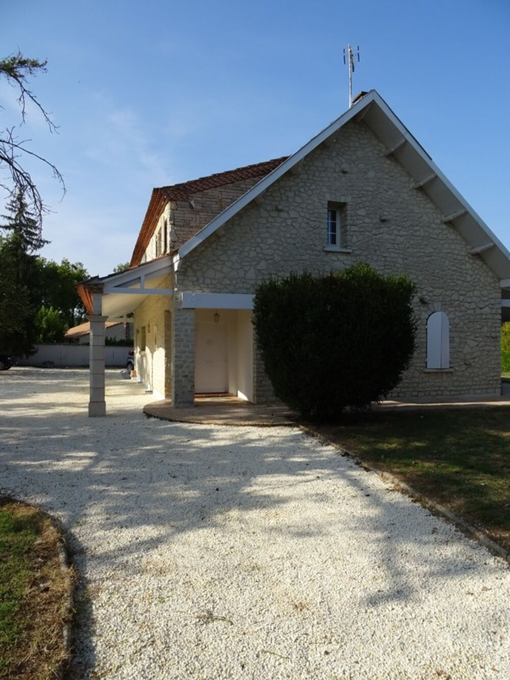 Maison à vendre 8 pièces ROULLET SAINT ESTEPHE (16)