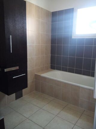  Appartement à louer 4 pièces 120 m²