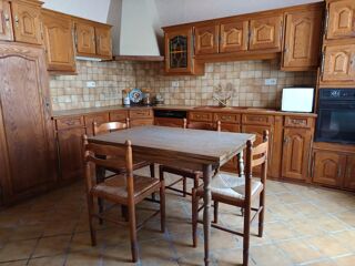  Proprit/chteau  vendre 8 pices 200 m