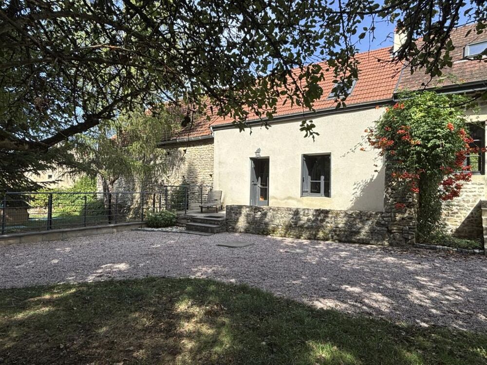 Vente Maison VENAREY LES LAUMES 15 min : maison rénovée 227m², dépendances, jardin, pré attenant. Prix : 287 000 € Venarey les laumes