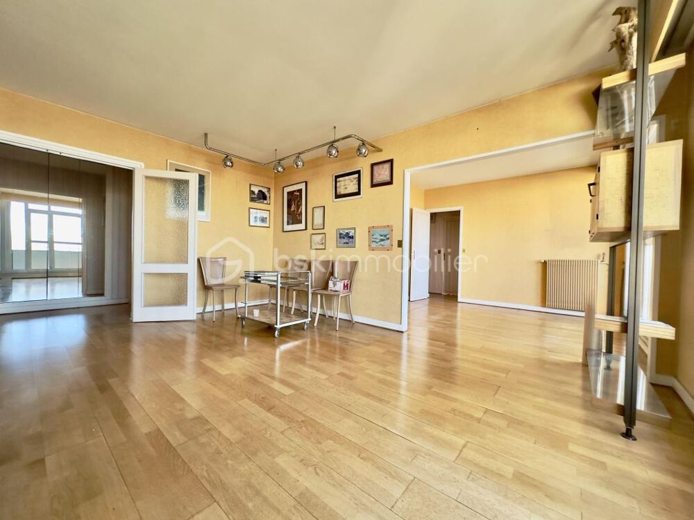 À VENDRE  Spacieux appartement T5 avec balcon  STAINS (93240)