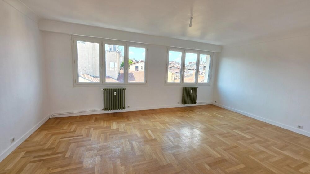 Vente Appartement APPARTEMENT DE TYPE 3  79 M² ,  RENOVE AVEC GOUT AU 6 EME ETAGE ET AVEC ASCENSEUR - Limoges